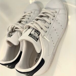 Adidas Stan Smith unisex White Navy Sneakers Men’s size 8, fits women’s size 9